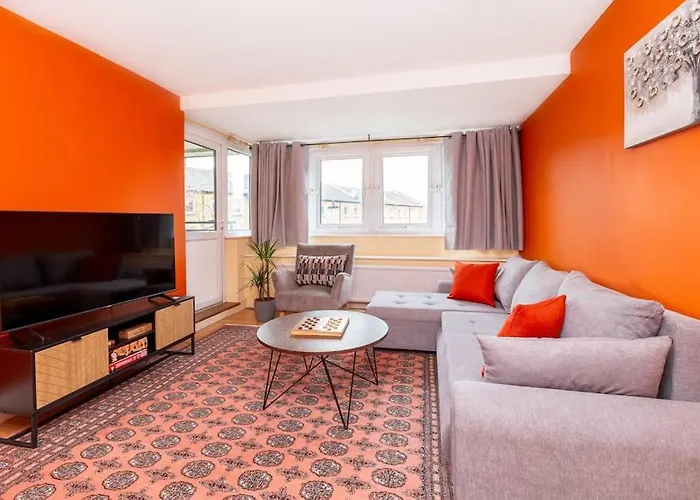 Spacious 4Br Apt With Large Balcony