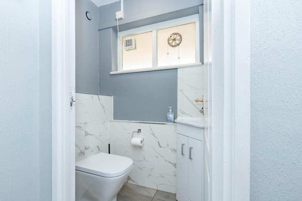 Spacious 4br With Large Balcony *