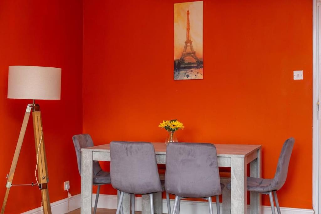 Spacious 4br With Large Balcony London
