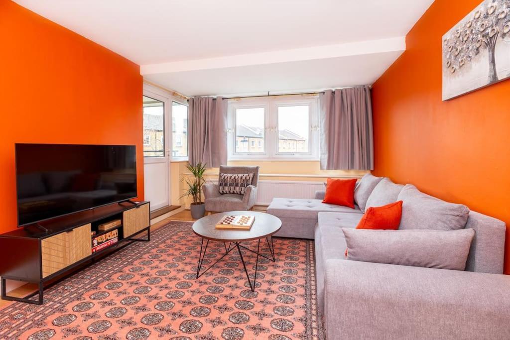 Apartment Spacious 4br With Large Balcony *