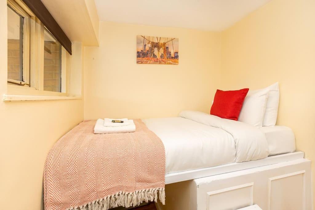 Spacious 4br With Large Balcony Apartment *