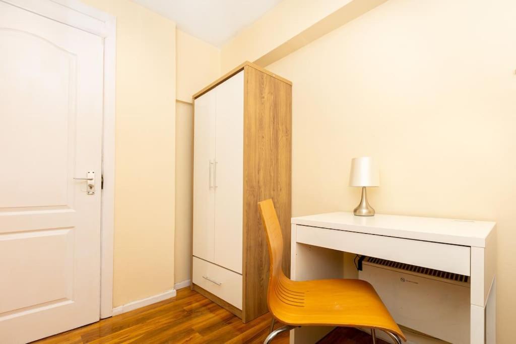 Apartment Spacious 4br With Large Balcony London