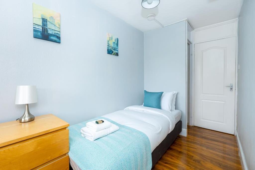 Spacious 4br With Large Balcony *