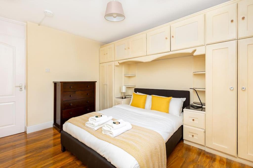 Apartment Spacious 4br With Large Balcony *