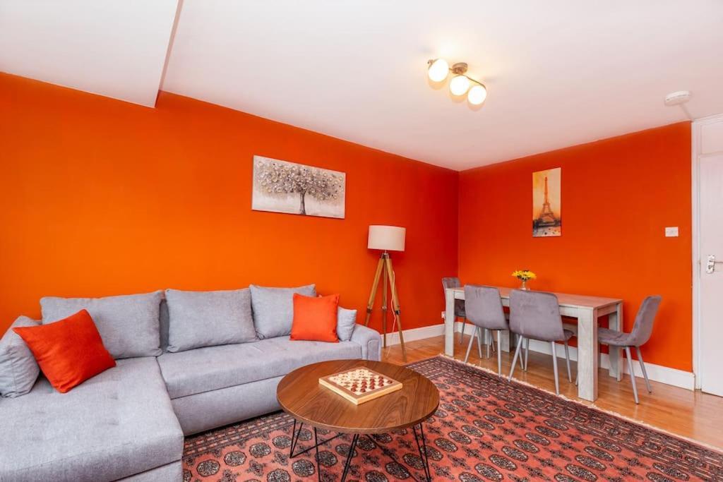 Apartment Spacious 4br With Large Balcony *