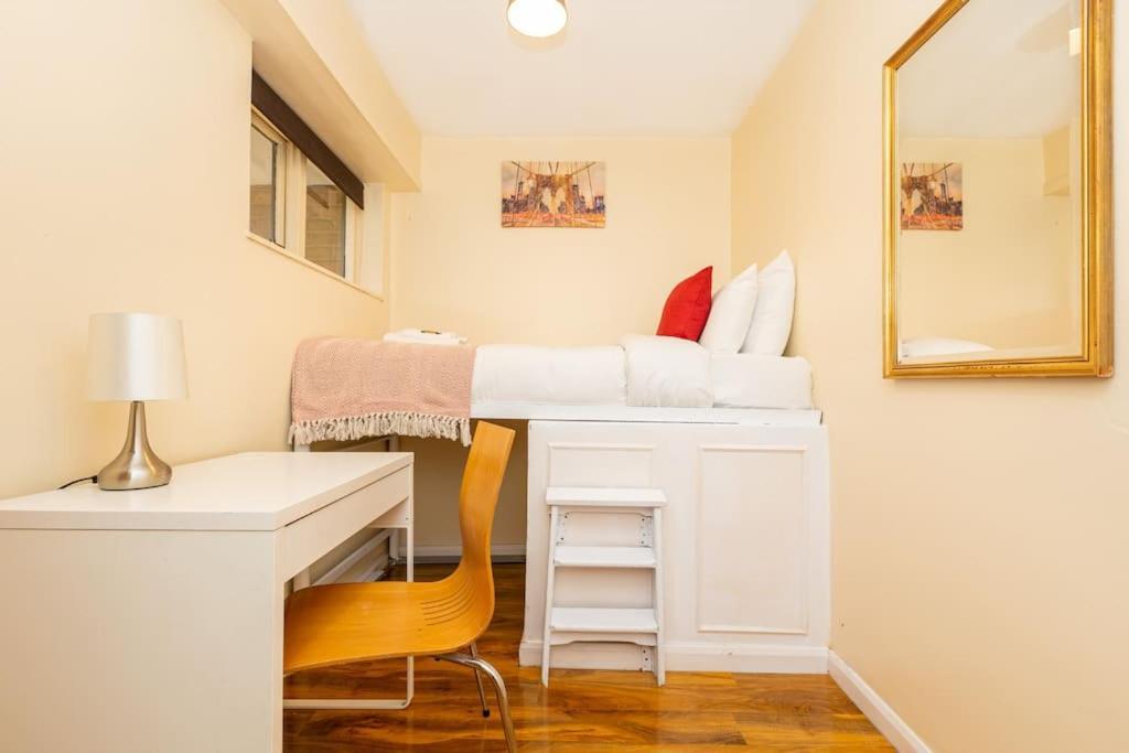 Apartment Spacious 4br With Large Balcony *