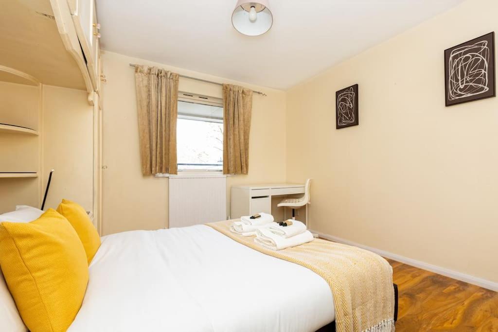 Spacious 4br With Large Balcony Apartment London