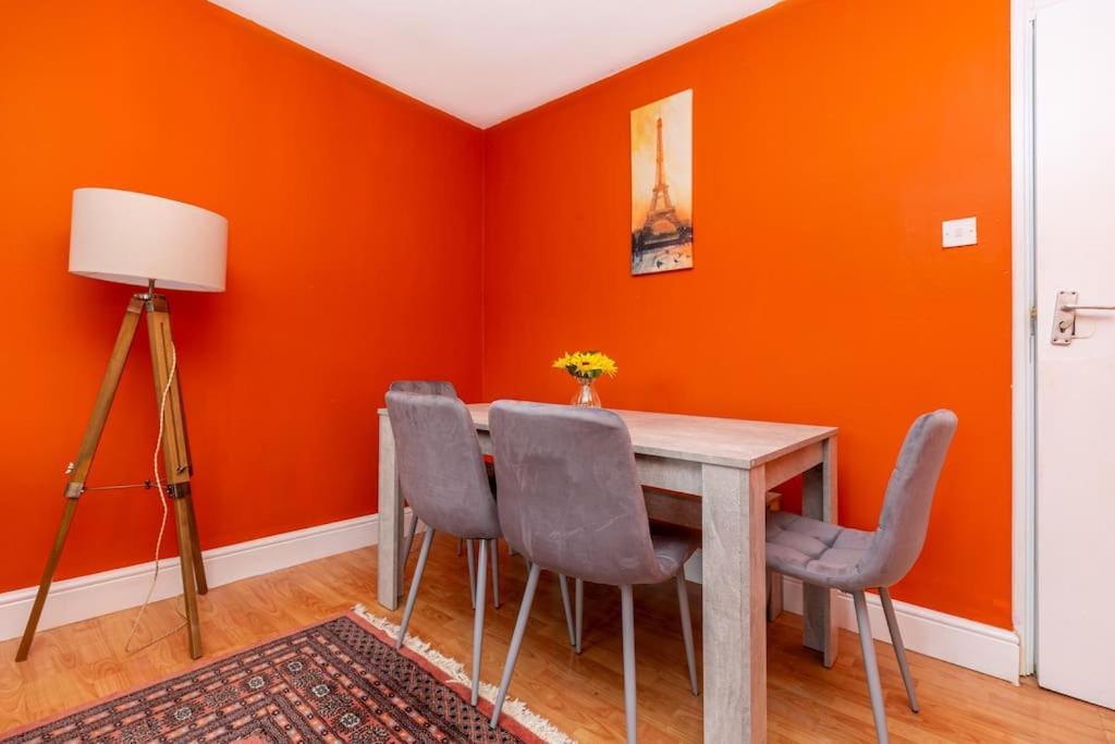 Spacious 4br With Large Balcony London