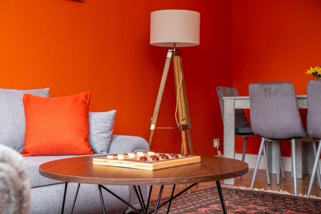 Apartment Spacious 4br With Large Balcony *