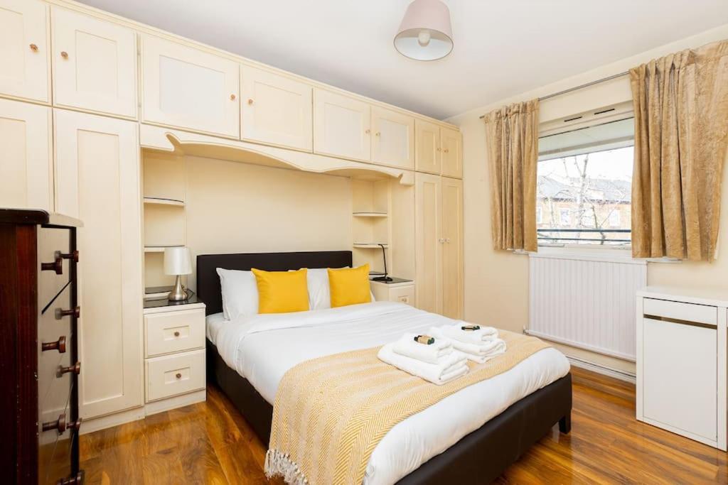 Spacious 4br With Large Balcony London